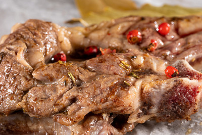 红肉。羊排