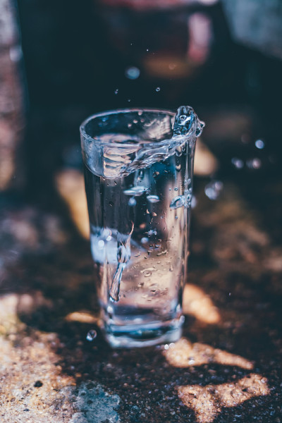水