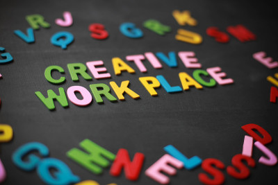 复古风格的单词“Creative Work”