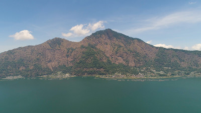 山景湖和天空