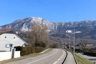 山-雪下的山- BAUGES山- SAVOIE