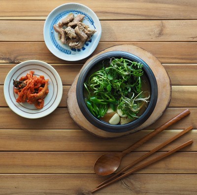 韩国美食荠菜豆瓣酱汤