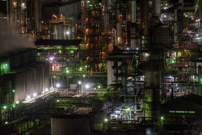 从日开市港口大厦观景室看到的厂区夜景