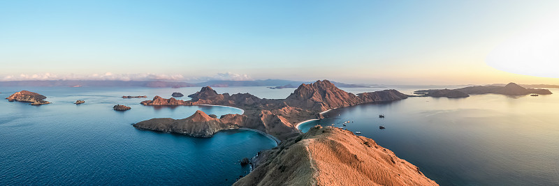 印度尼西亚弗洛雷斯科莫多群岛帕达尔岛全景。鸟瞰图