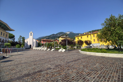 湖Garda-Torbole-Alps-Italy
