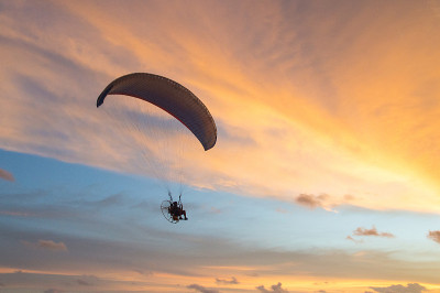 轮廓的paramotor