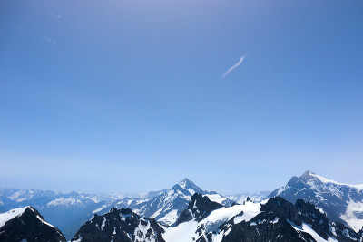 冰雪覆盖的瑞士山脉
