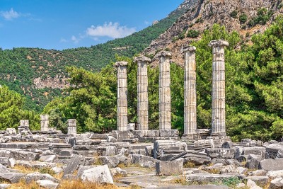 土耳其古代普里埃尼的雅典娜波利亚斯神庙