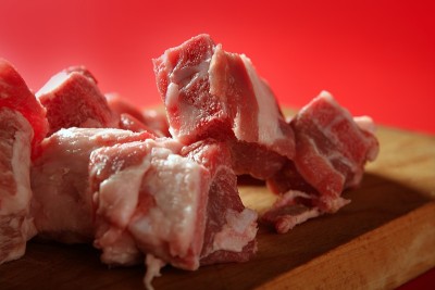 猪，生肉块上红