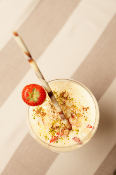现代风格的zabaglione甜点