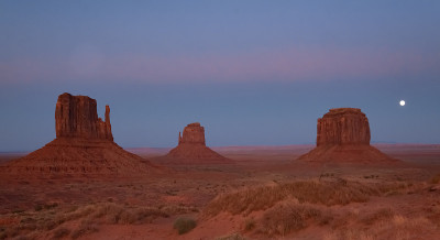 纪念碑谷地区的科罗拉多高原与巨大的砂岩在Arizonaâ犹他州边界上，在一个纳瓦霍民族保留地。美