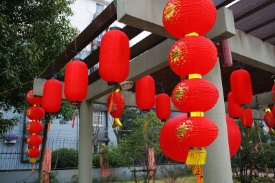 大红灯笼高高挂