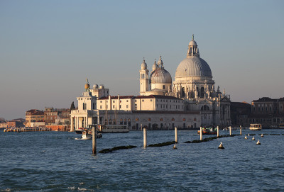 意大利威尼斯的Punta della Dogana和t