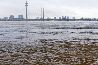 莱茵河洪水Düsseldorf，德国