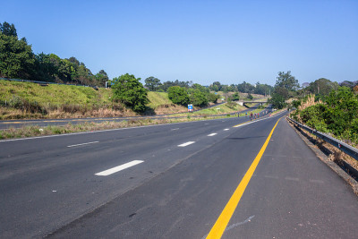 自行车骑手公路比赛运动速度模糊