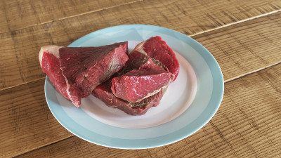 整块肉烹调用。图片说明家庭烹饪食谱。