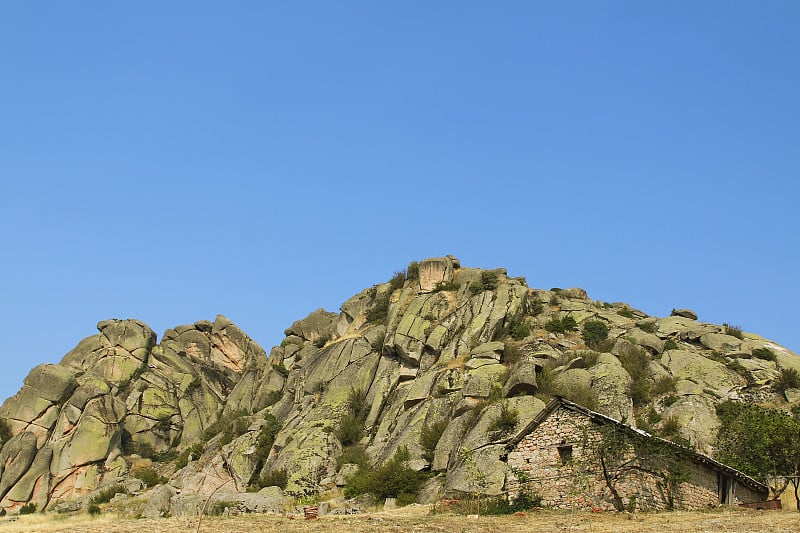 马其顿，普里勒普地区，特雷斯卡维茨，岩层，石造房屋