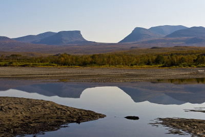 景观与Tornetrask湖和u型山谷Lapporten, Norrbotten，瑞典