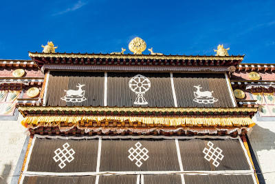 松赞林寺又称甘丹松采林寺，又称小布达拉宫，是位于中国云南中甸(香格里拉)的藏传佛教寺院