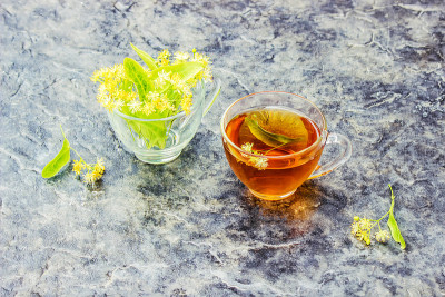 林登。林登茶。有选择性的重点。自然的茶。