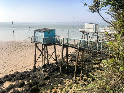 传统的钓鱼小屋和渔网-卡雷特-塔尔蒙特sur Gironde，法国