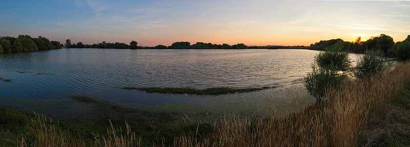 日落泻湖景观全景-阿塔尔德塞尔湖