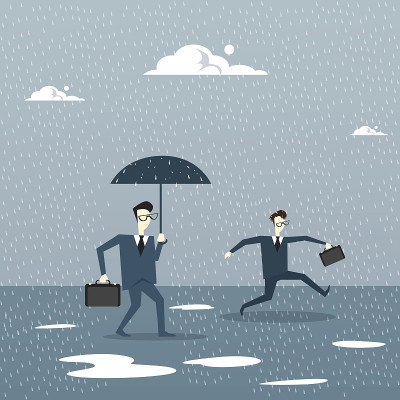 商人在雨中撑伞财务保护概念
