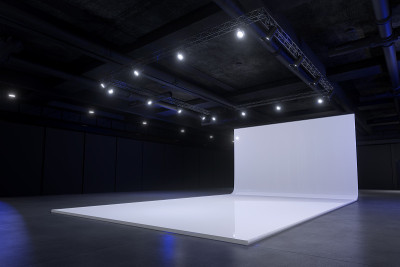 展示平台用于实物模型和企业形象，展示设计。空的展台设计。展厅零售展位元素。展位设计贸易展。空白展台系