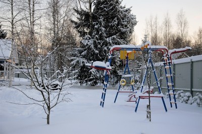 孩子们的游乐场全在雪地里
