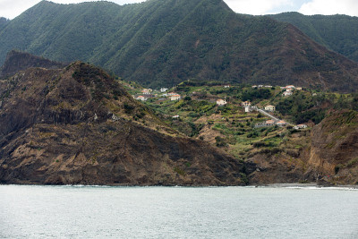 马德拉岛北部海岸，靠近葡萄牙的波尔图-达-克鲁兹