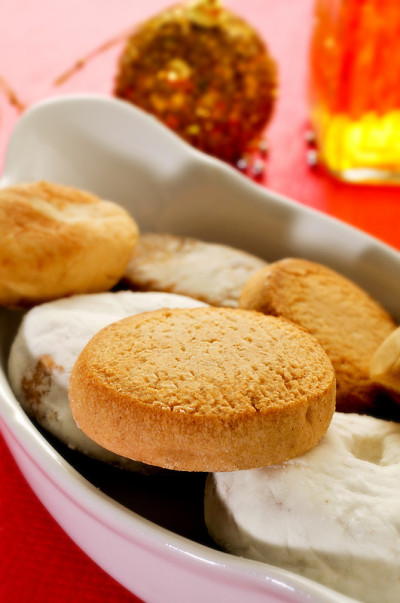 mantecados和polvorones是西班牙典型的圣诞糖果