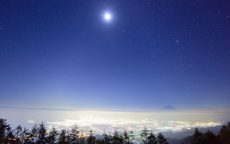 夜景阜城和富士山
