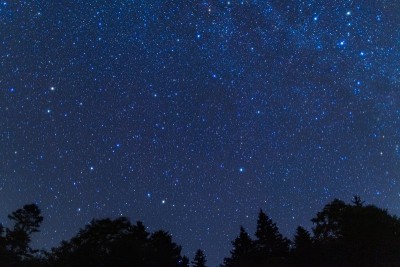 日本北海道县Onneto湖的星空