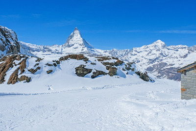 瑞士泽马特雪山马特洪峰美景尽收眼底。