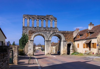 罗马门港Arroux在Autun Burgundy