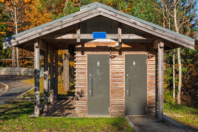 公共厕所的小屋