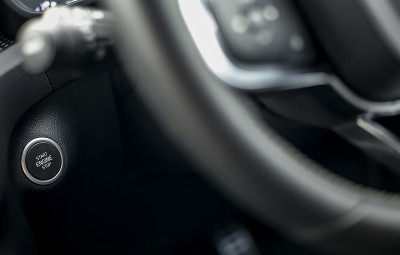 汽车内推启动停按钮现代科技汽车