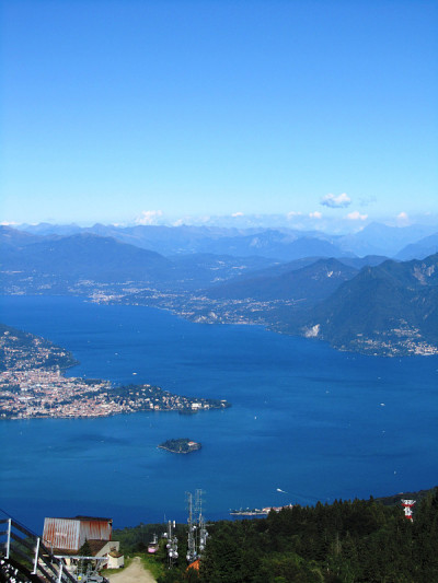 从Mottarone到stressa Lago Maggiore的缆车旅程