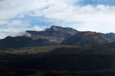 特里科拉峰