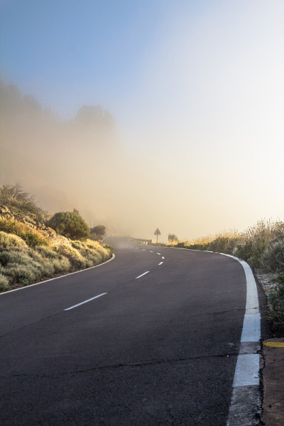 山路上有雾