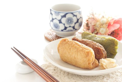 日本料理，什锦稻足饭和豆腐皮
