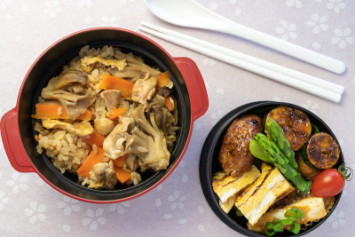 Seasoned rice with Maitake lunch (round, Cherry bl