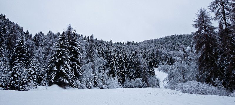 这些斜坡可以滑雪了