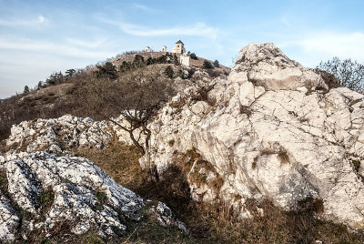 来自南摩拉维亚米库洛夫上方Olivetska hora山的Svaty Kopecek山