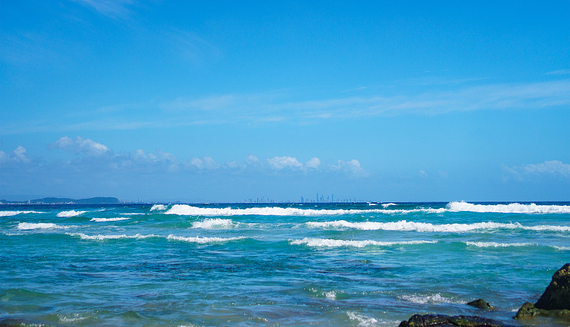 彩虹湾海滩和黄金海岸天际线