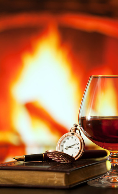 白兰地酒杯，日记和怀表