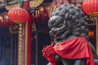香港黄大仙庙的中国狮子雕像