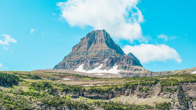 山前有山谷