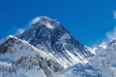 喜马拉雅山的雪山