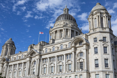 英国利物浦码头上的利物浦港建筑